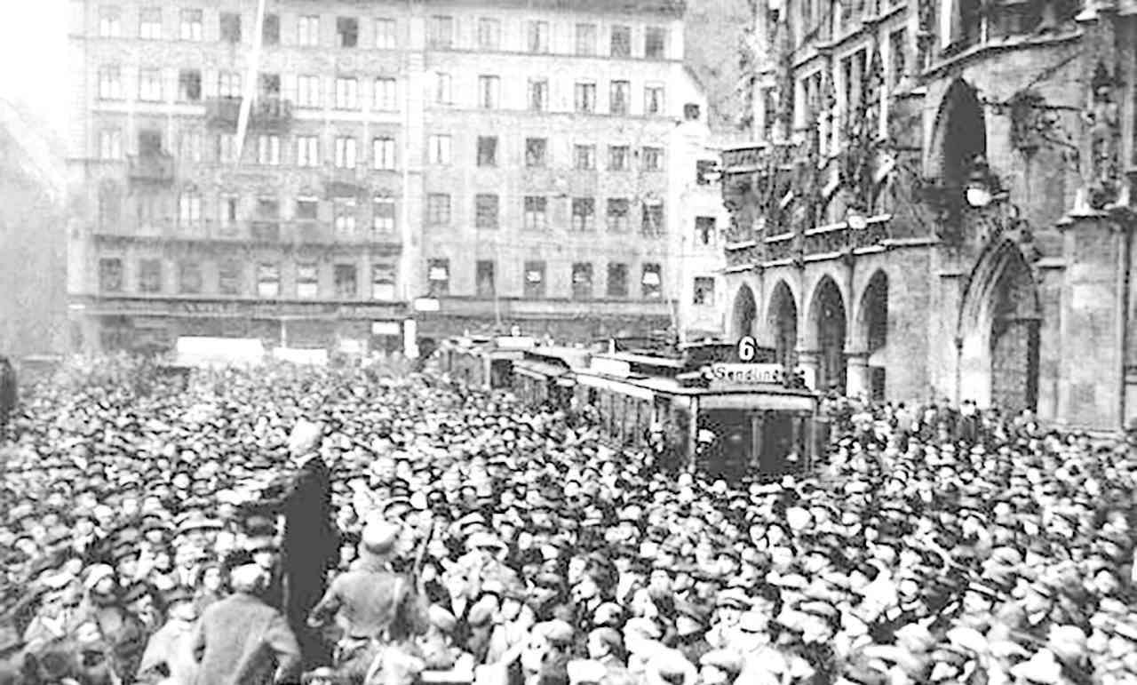 Crowd outside Rathaus